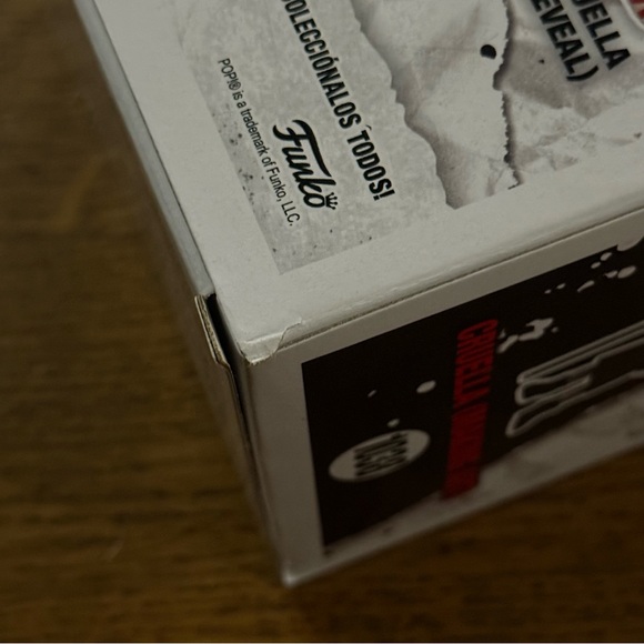 Cruella Live Action Funko Pop Bundle - Picture 7 of 7